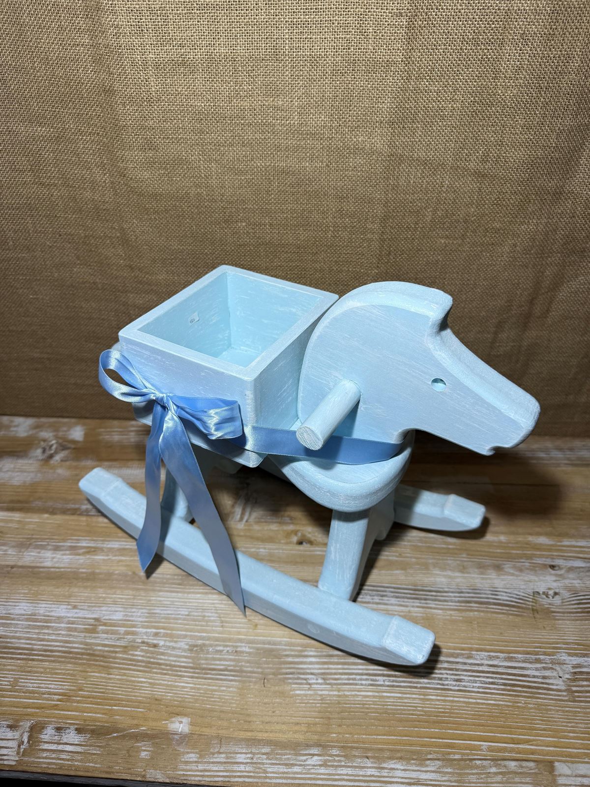 Caballo de madera en tonos azules - Imagen 3