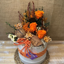 Caja beis con 3 rosas naranjas - Imagen 2