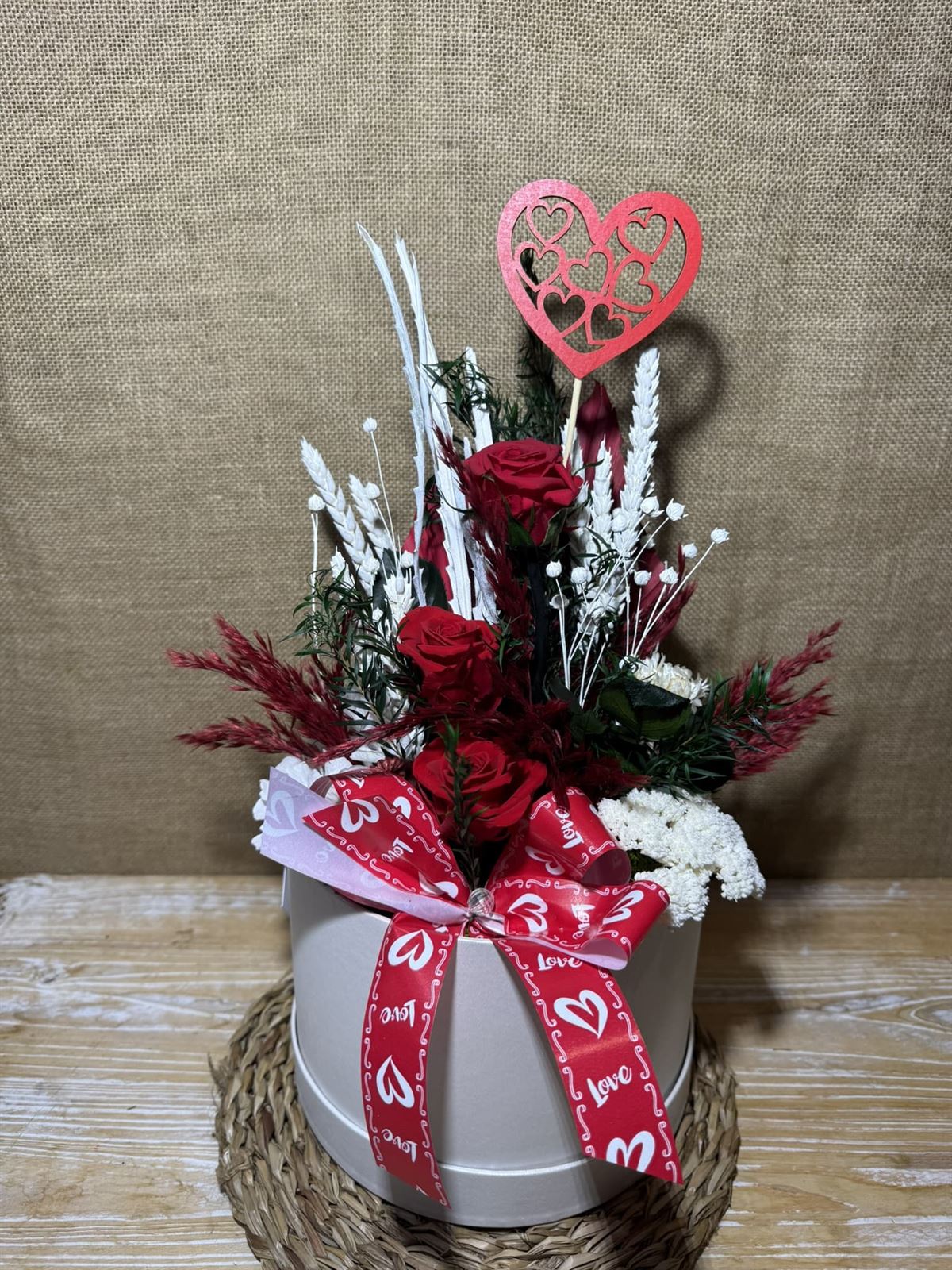 Caja blanca en tonos rojos - Imagen 2