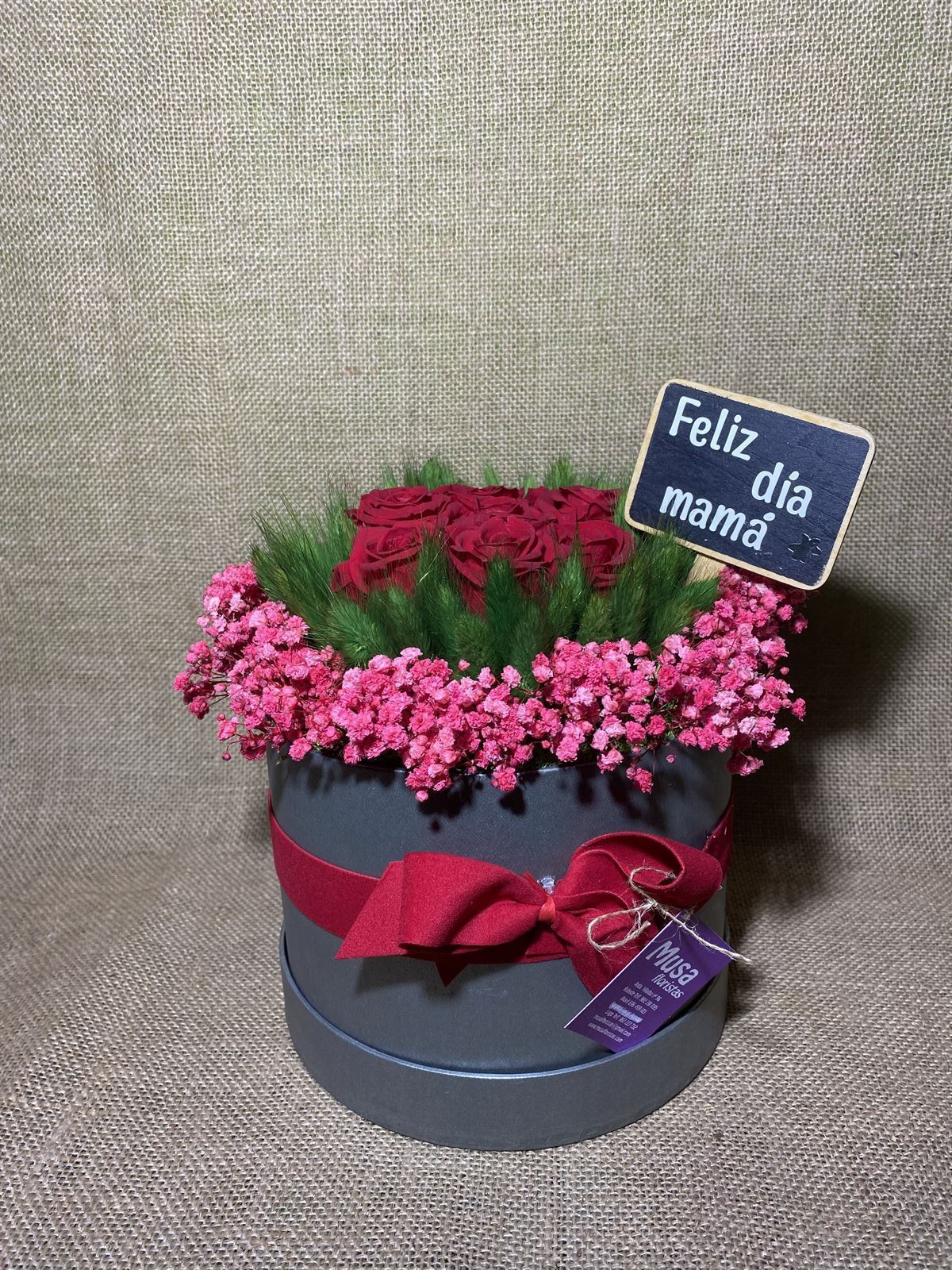 Caja con rosas rojas y paniculata - Imagen 1