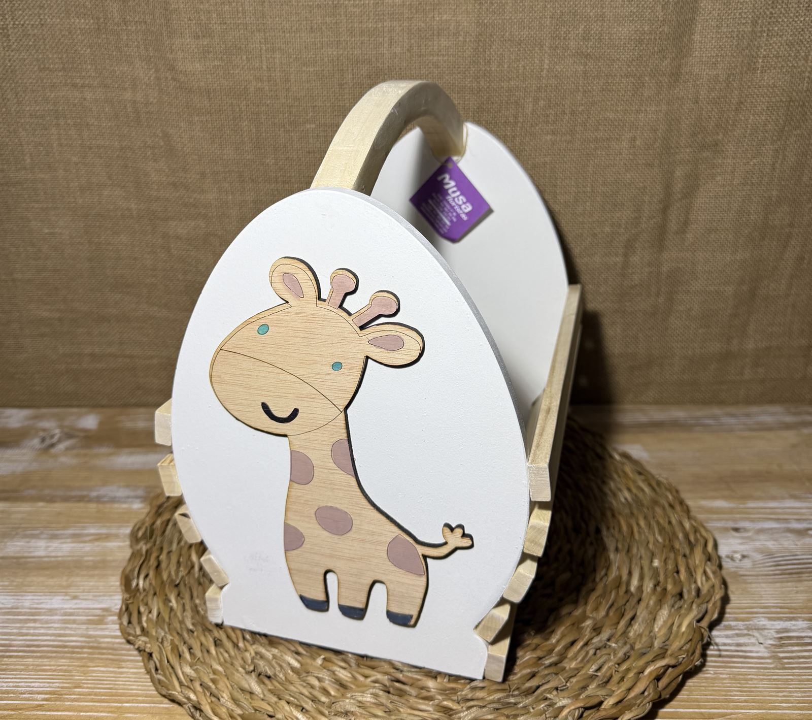 Caja de madera beis con jirafa - Imagen 1