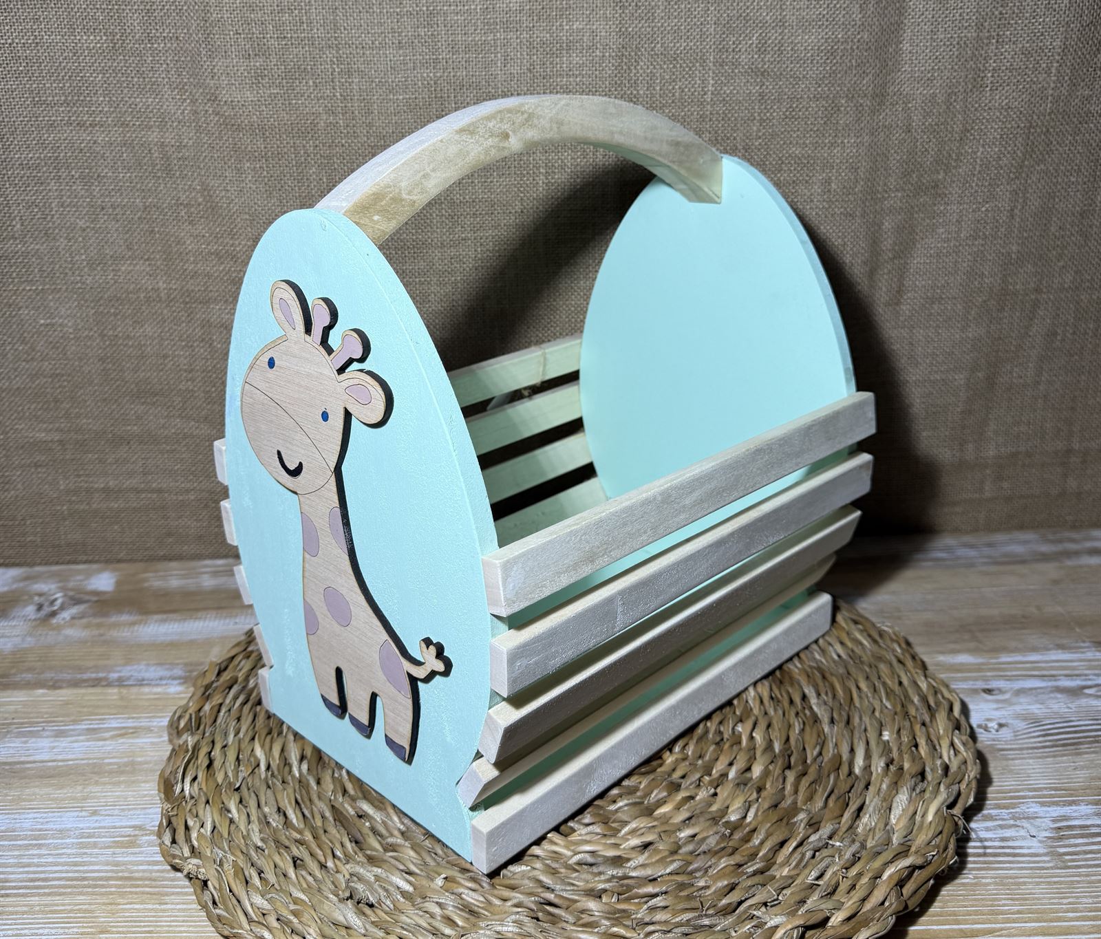 Caja de madera verde con jirafa - Imagen 2