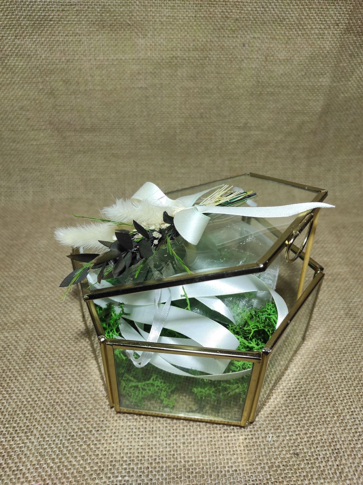 Caja dorada hexagonal - Imagen 1