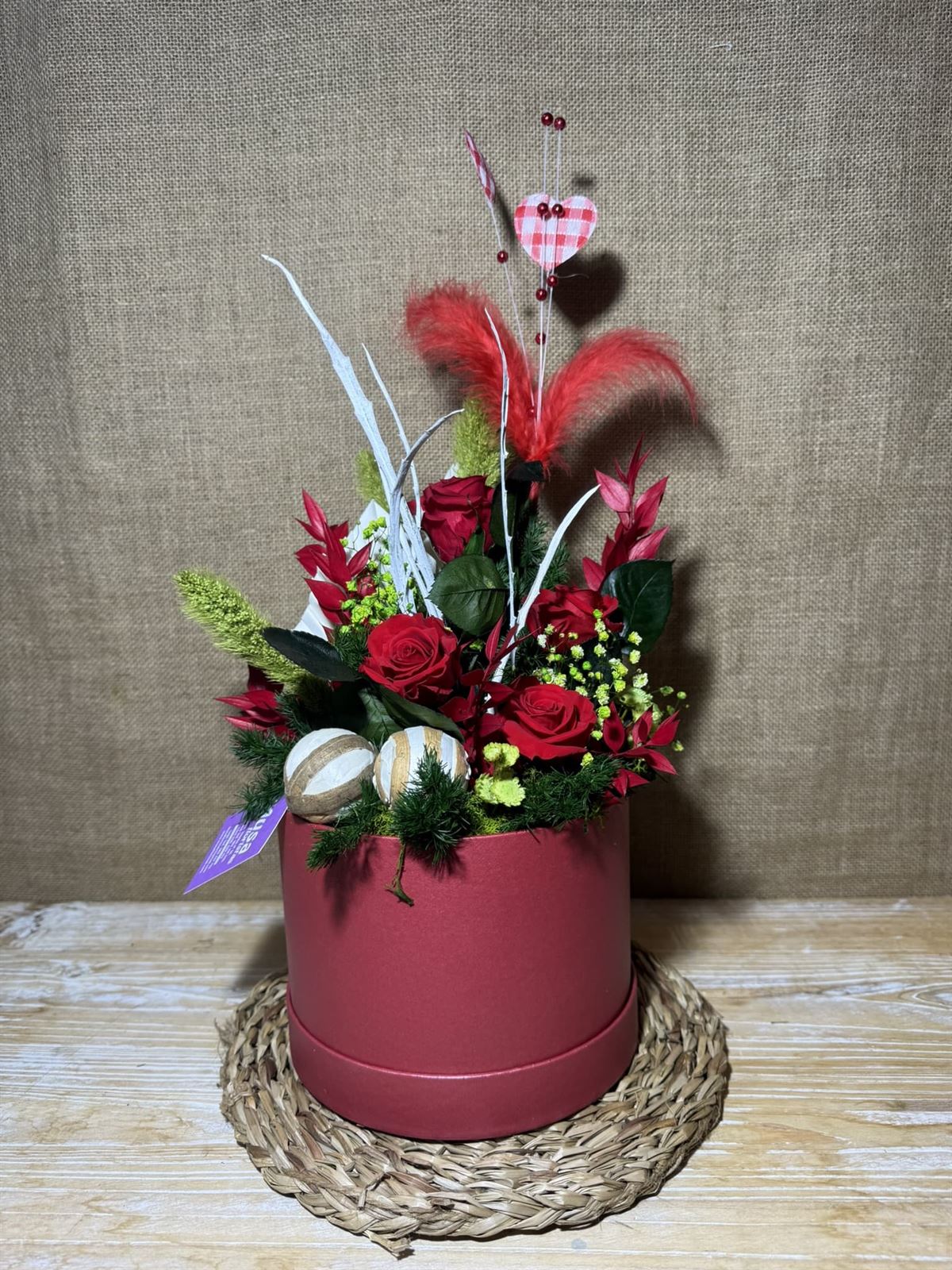 Caja roja en tonos rojos - Imagen 1