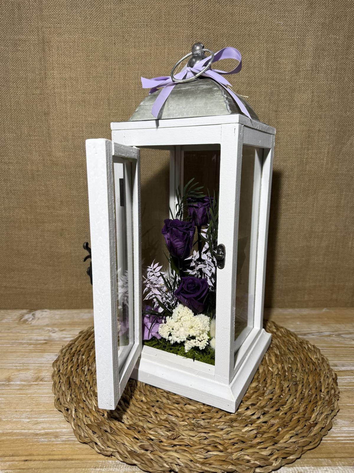 Candelabro blanco en tonos lilas - Imagen 3