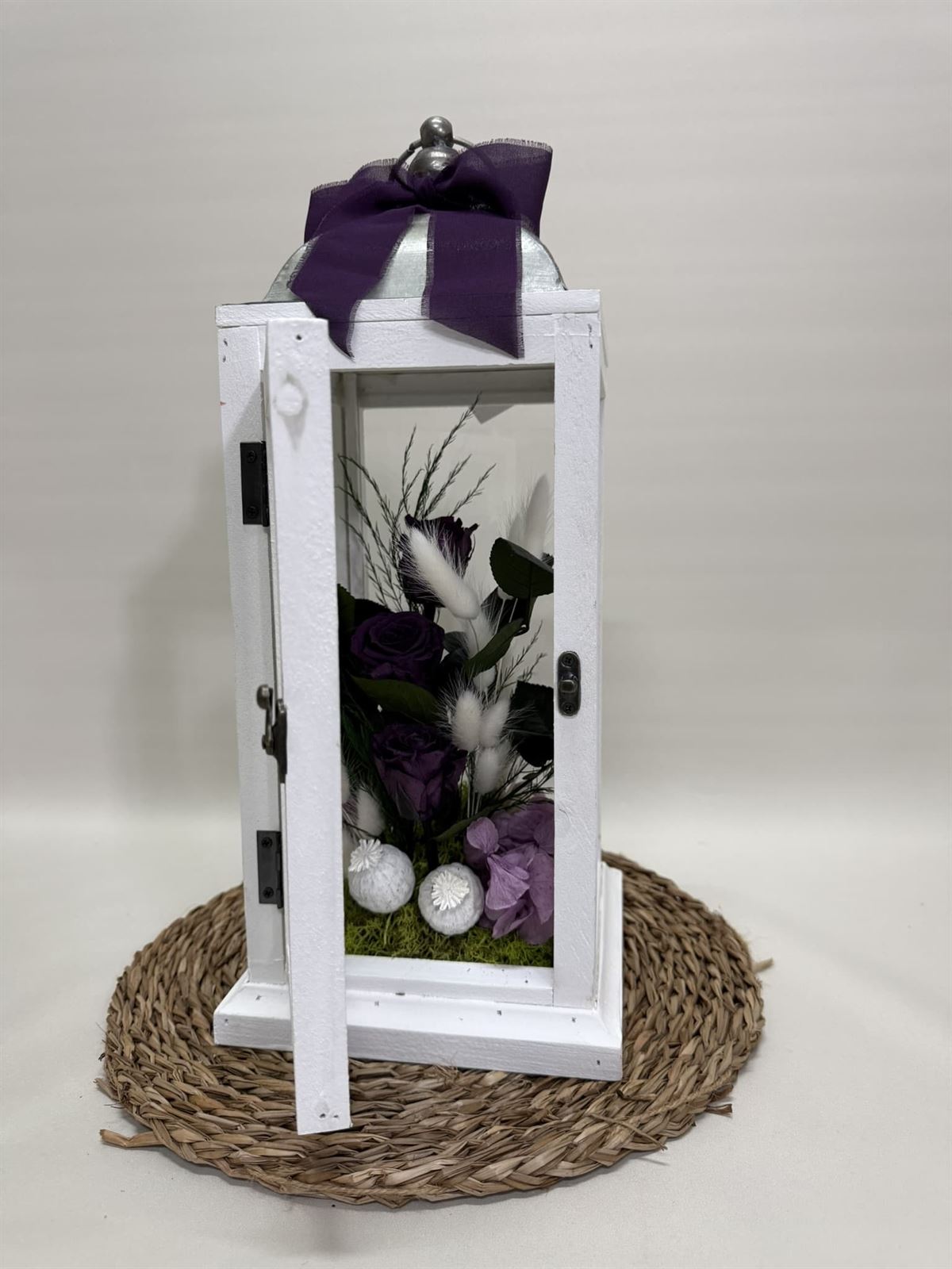 Candelabro blanco en tonos morados - Imagen 3