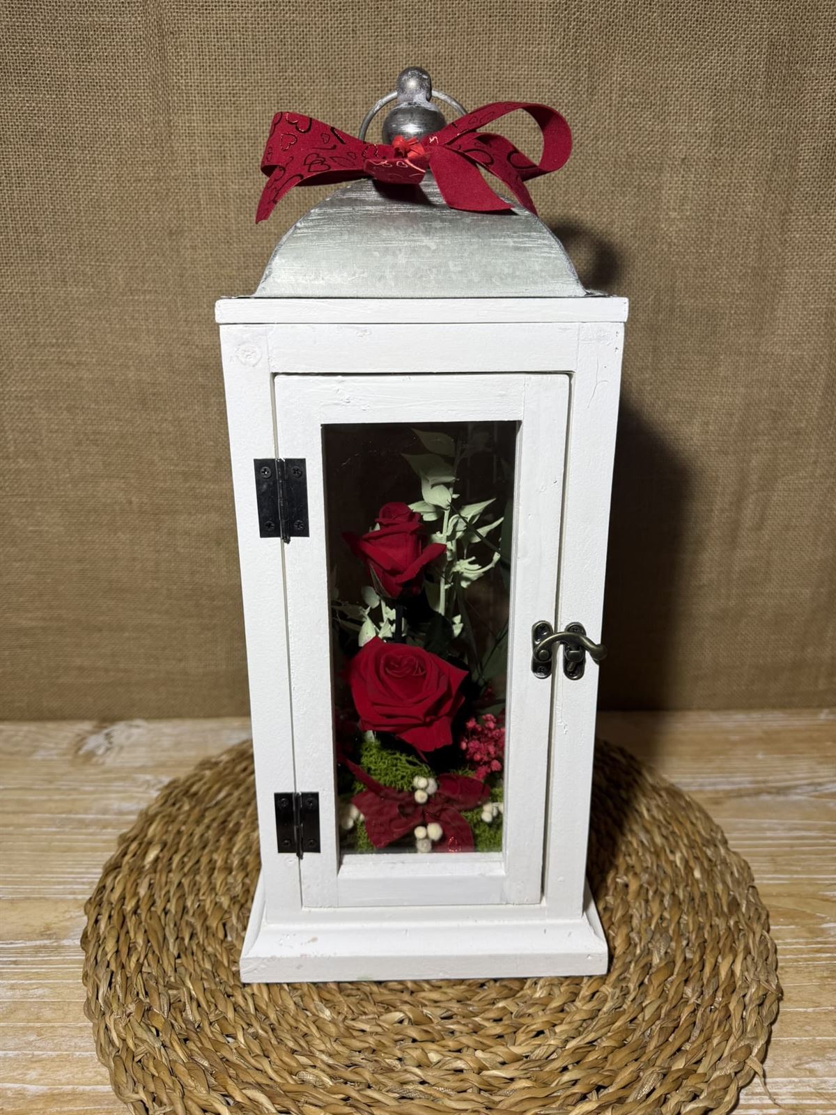 Candelabro blanco en tonos rojos - Imagen 1