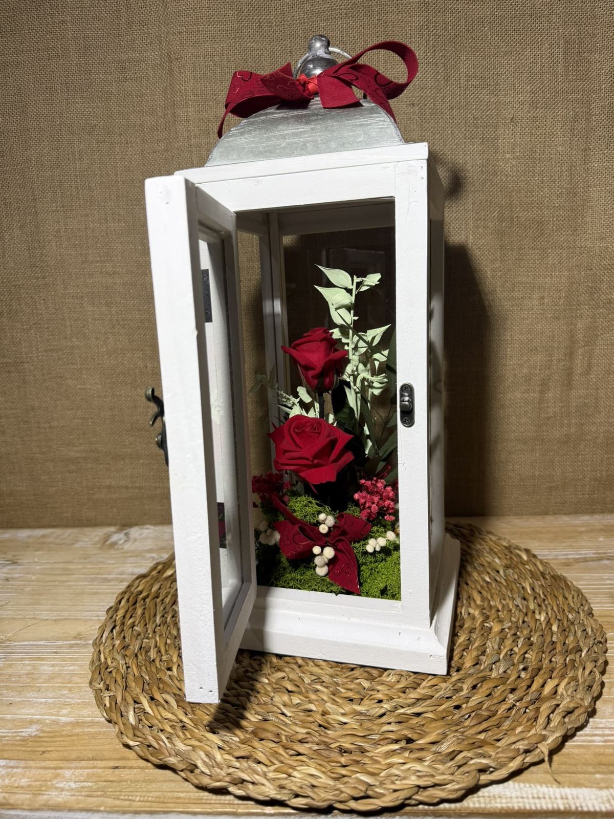 Candelabro blanco en tonos rojos - Imagen 4