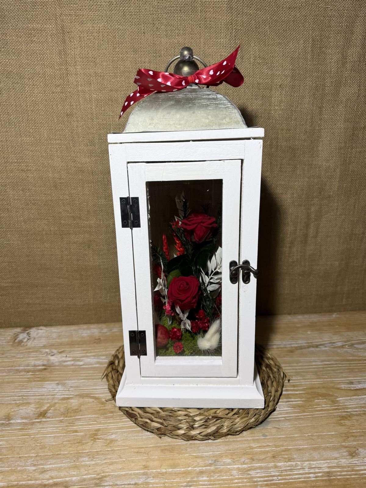 Candelabro blanco en tonos rojos - Imagen 1