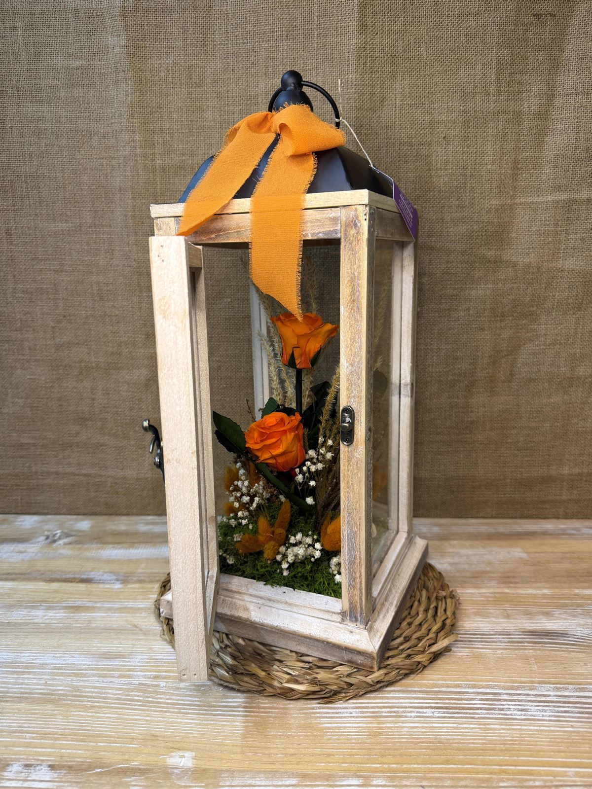 Candelabro marrón con flores en tonos naranjas - Imagen 2