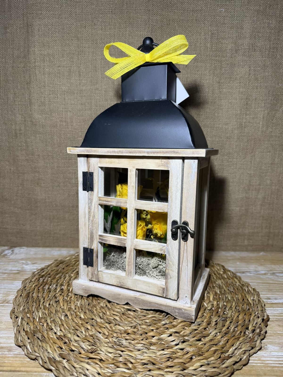 Candelabro marrón en tonos amarillos - Imagen 1