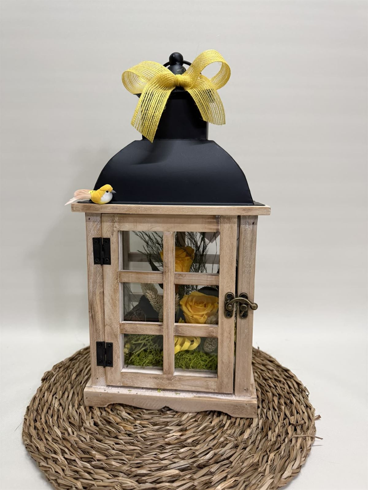 Candelabro marrón en tonos amarillos - Imagen 1