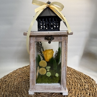 Candelabro marrón pequeño en tonos amarillos - Imagen 2