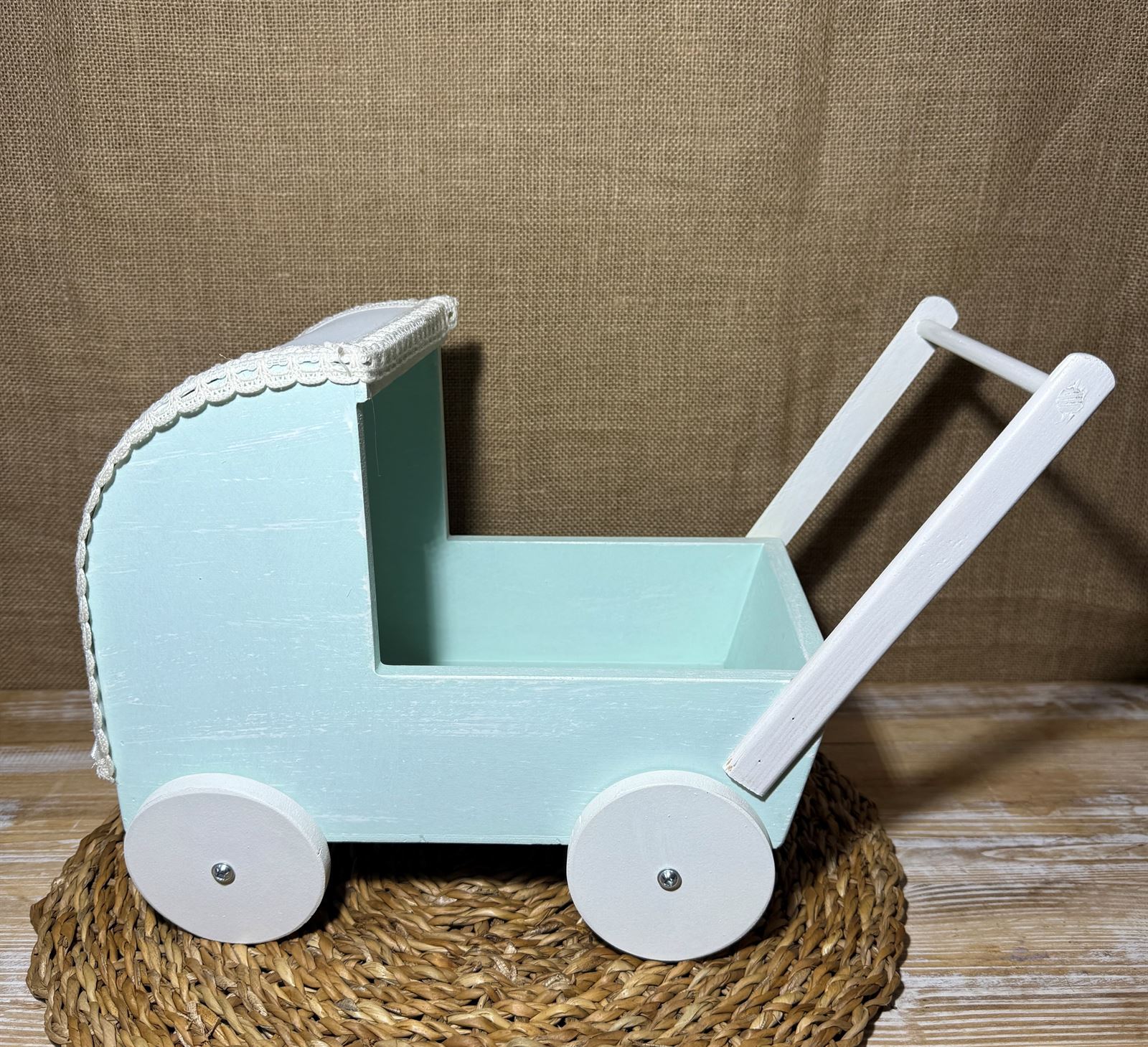 Carrito de madera verde - Imagen 1