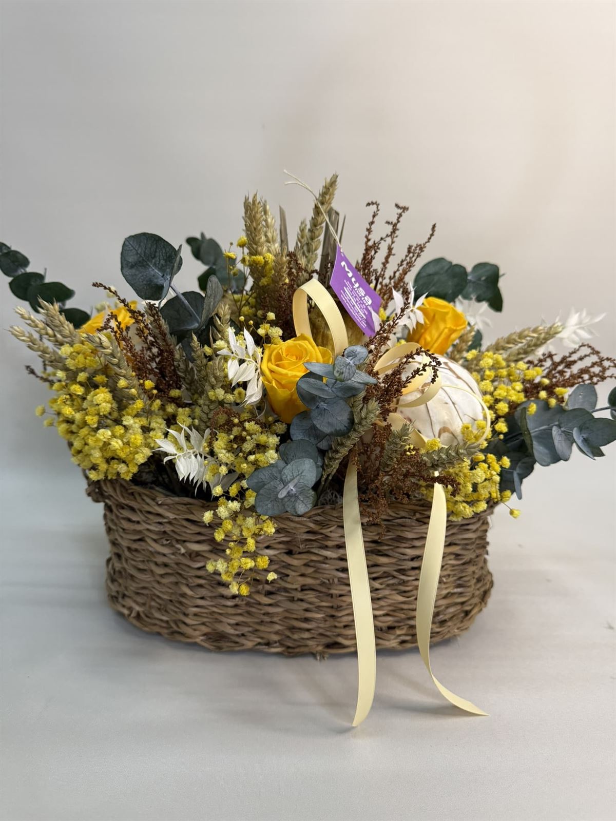 Cesta de mimbre en tonos amarillos - Imagen 3