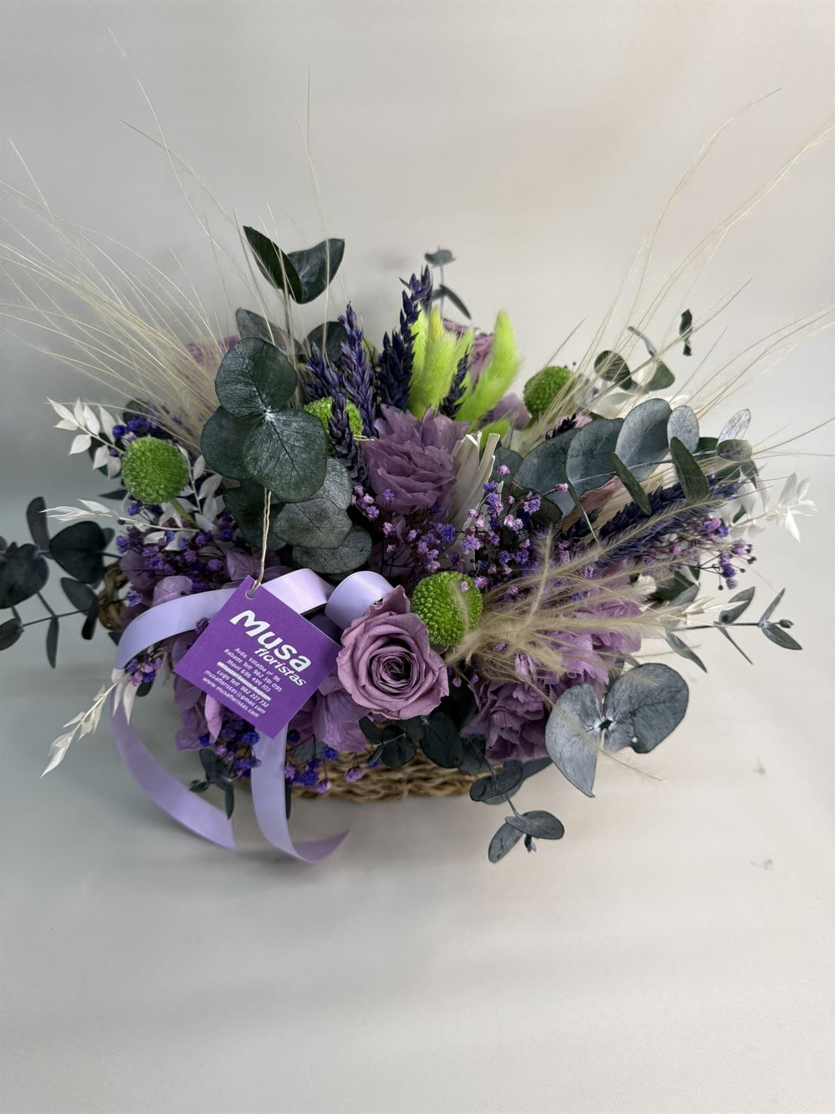 Cesta de mimbre en tonos lilas - Imagen 2