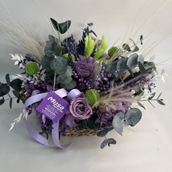 Cesta de mimbre en tonos lilas - Imagen 2