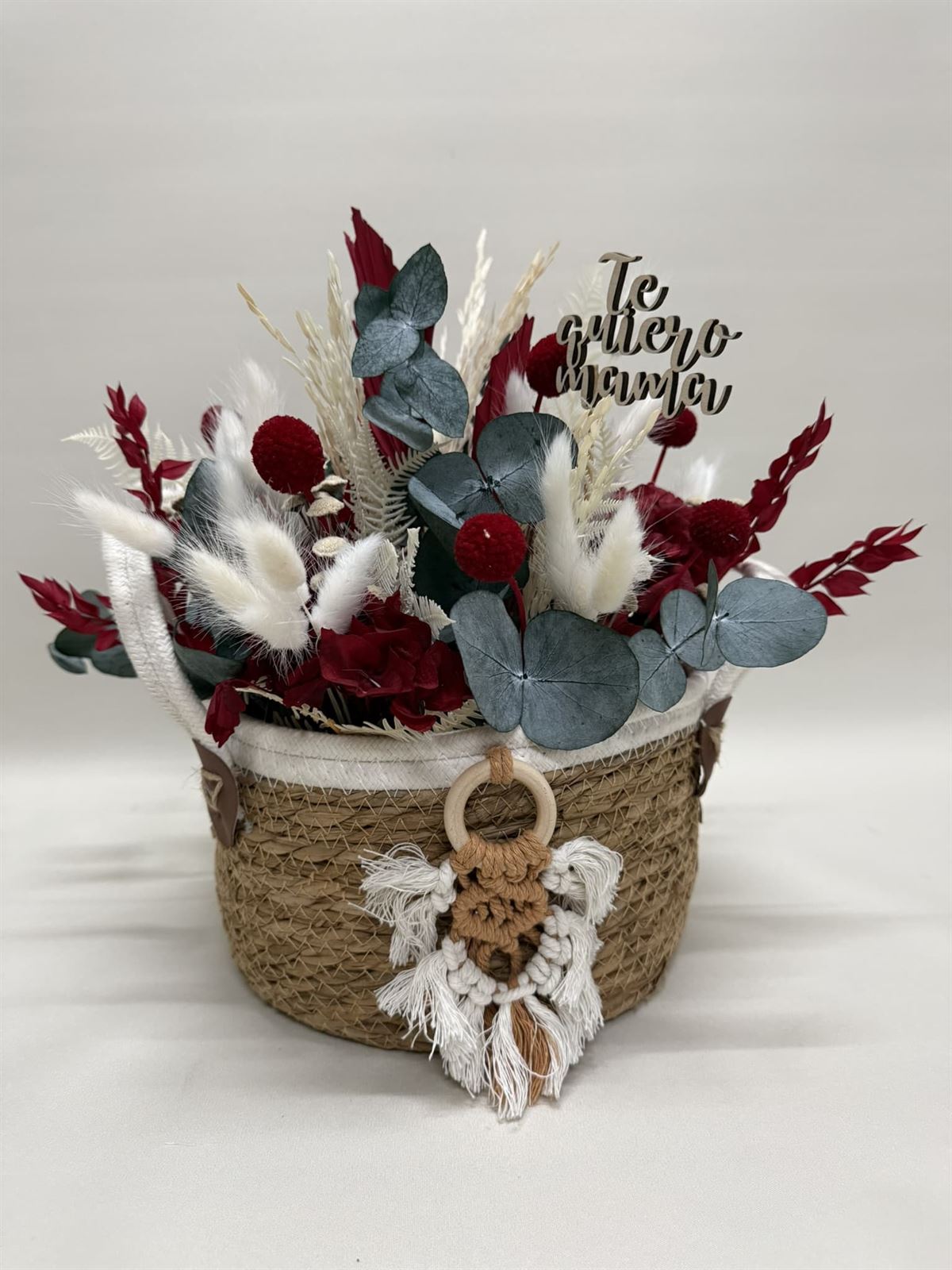 Cesta de mimbre en tonos rojos - Imagen 2