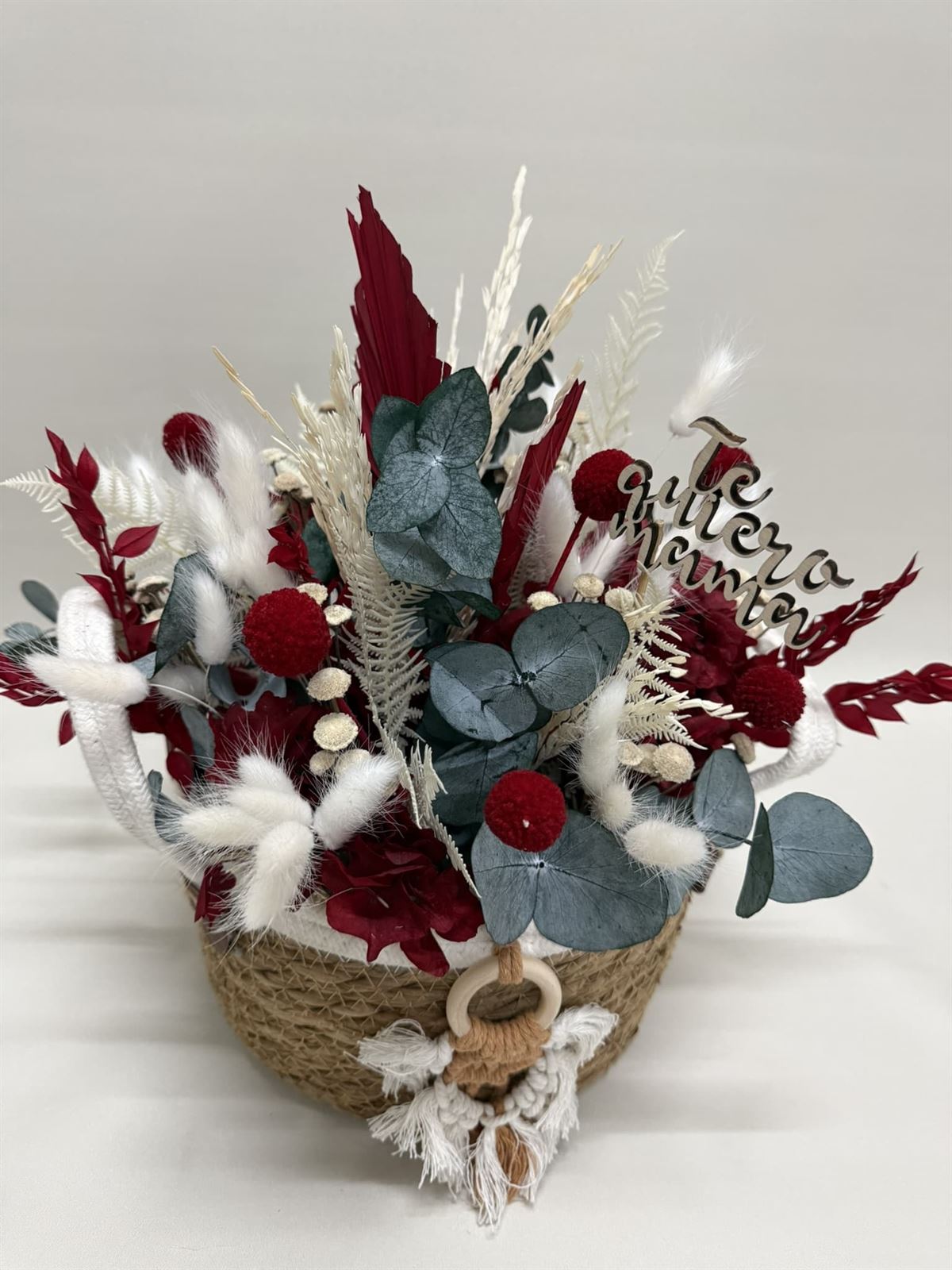 Cesta de mimbre en tonos rojos - Imagen 3