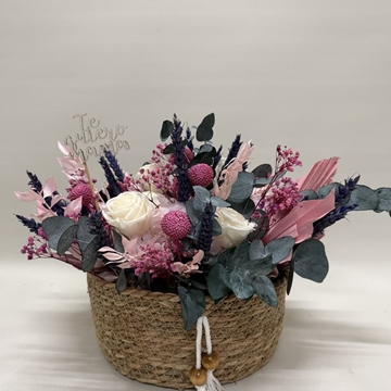 Cesta de mimbre en tonos rosa - Imagen 2