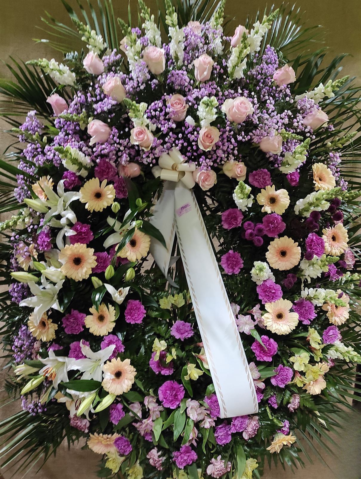 Corona funeraria de flor variada - Imagen 1