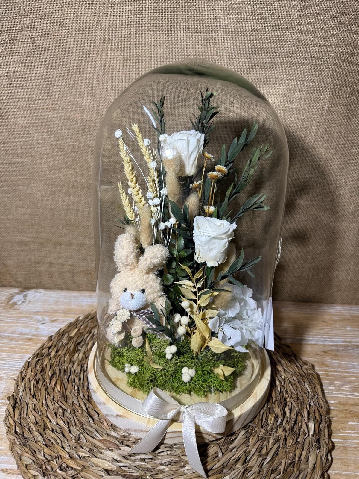 Cúpula en tonos beis con peluche - Imagen 1