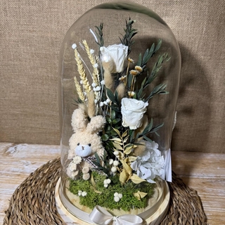 Cúpula en tonos beis con peluche - Imagen 1