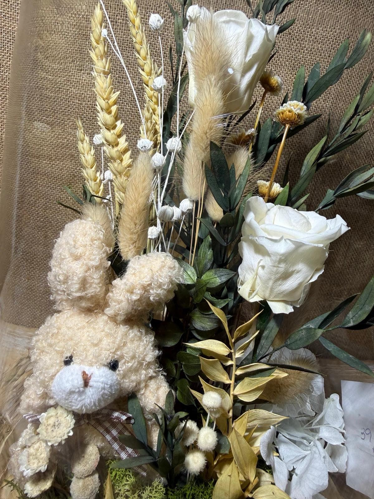 Cúpula en tonos beis con peluche - Imagen 2