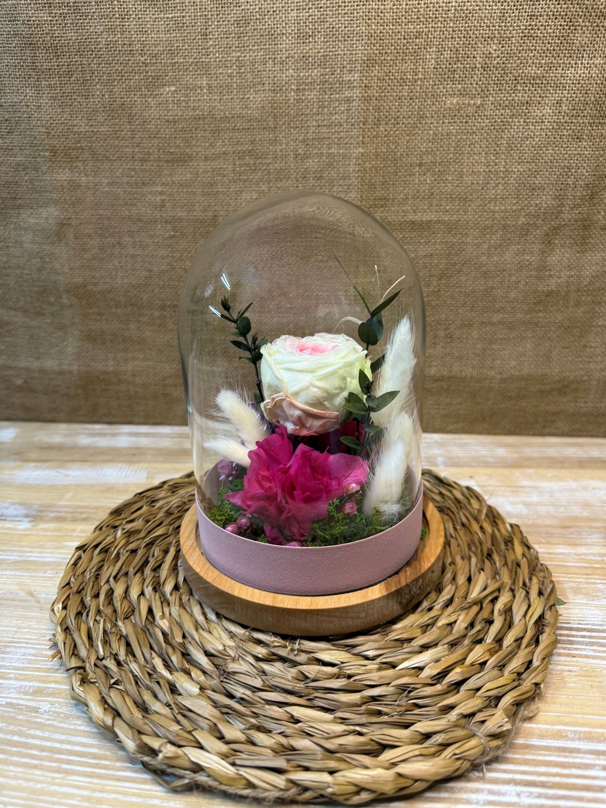 Cúpula pequeña en tonos blanco y rosa - Imagen 1