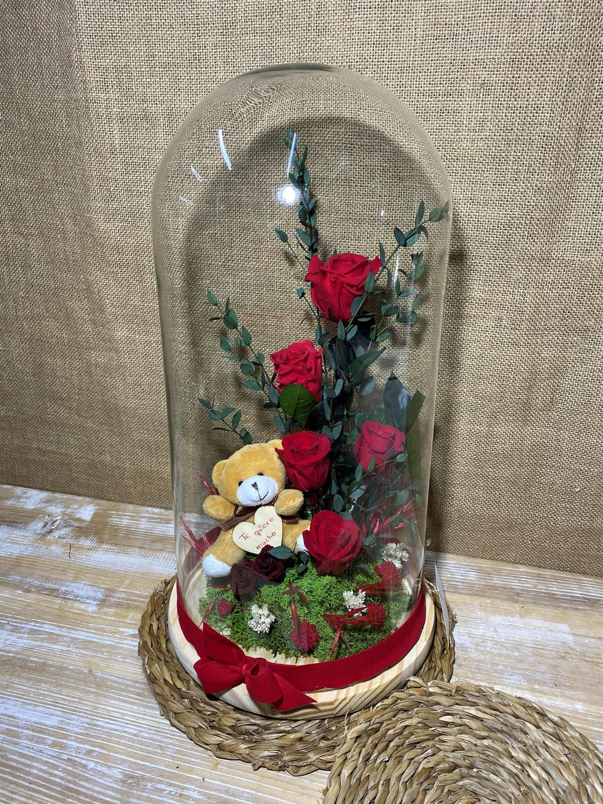 Cúpula roja con peluche - Imagen 6