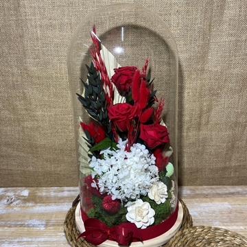 Cúpula roja y rosas de madera - Imagen 1