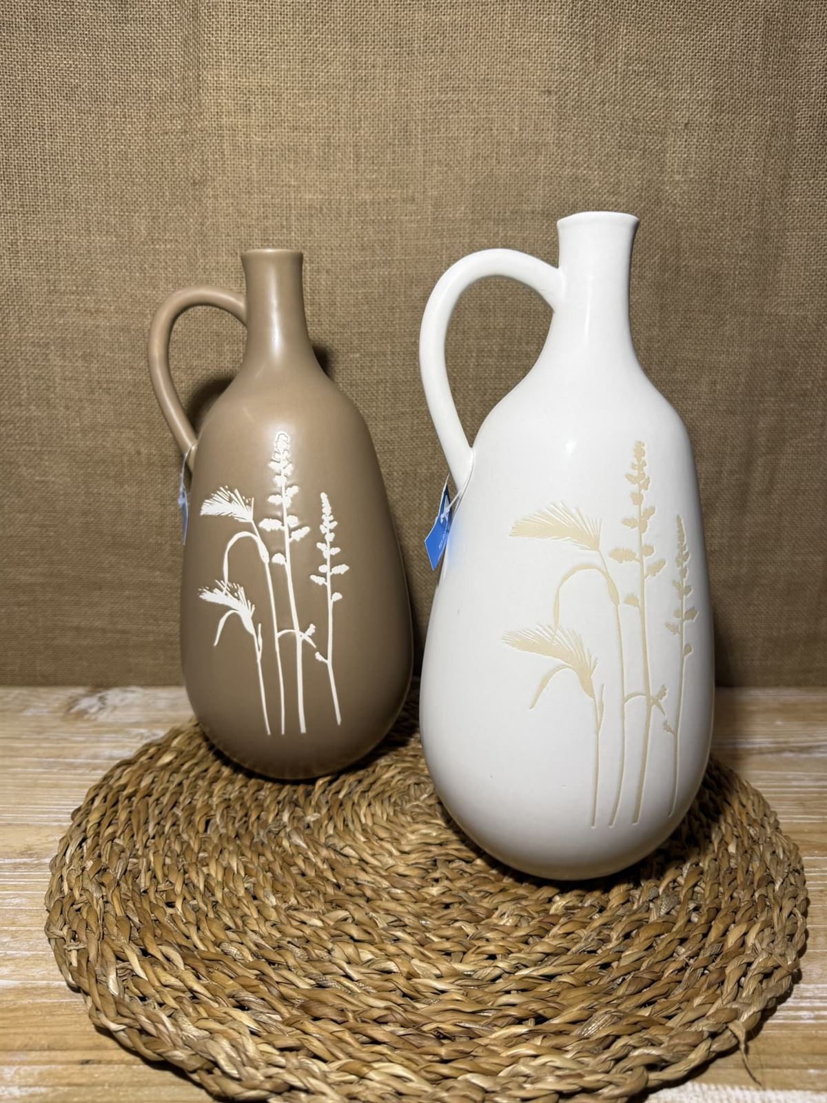 Jarrón de cerámica en tono beis o marrón - Imagen 1