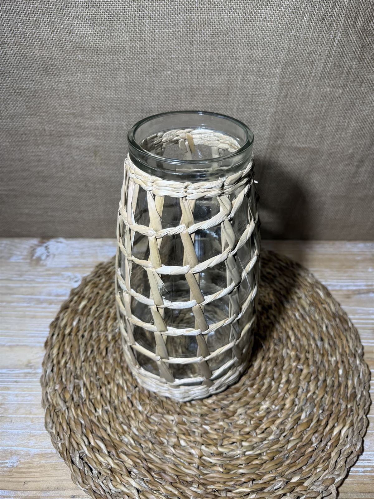 Jarrón de cristal con cuerdas de mimbre - Imagen 2
