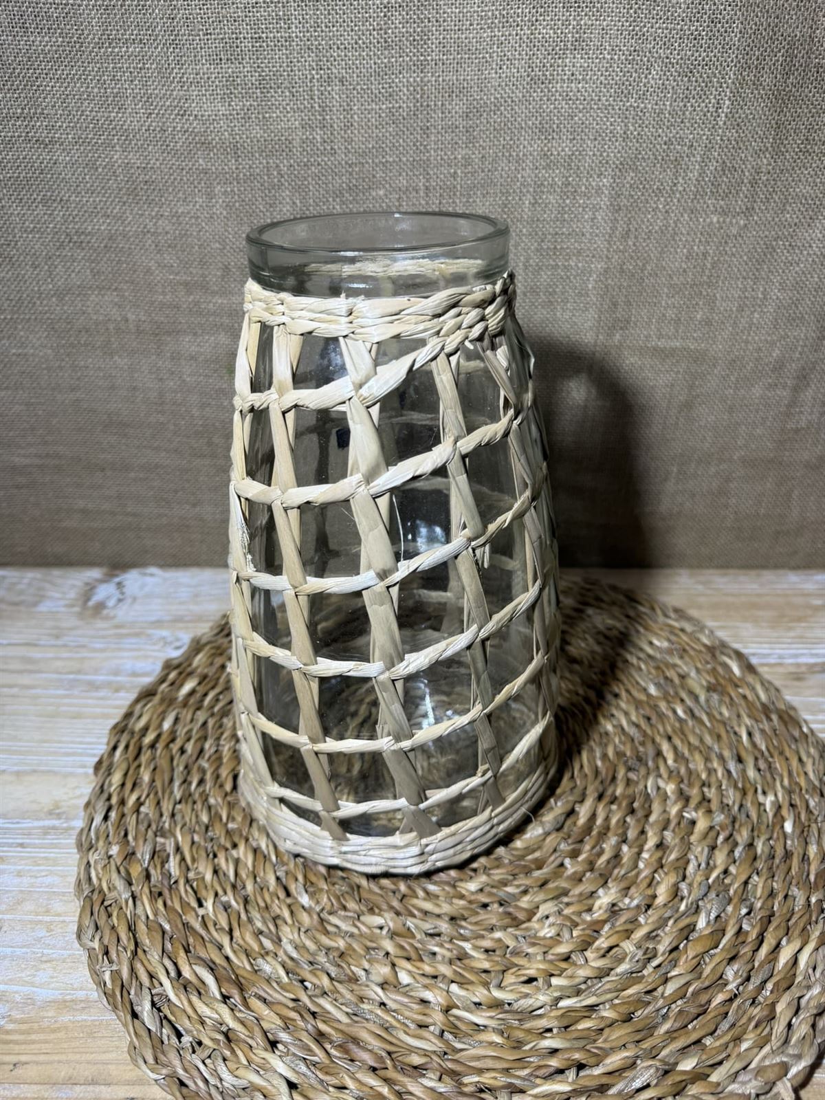 Jarrón de cristal con cuerdas de mimbre - Imagen 3