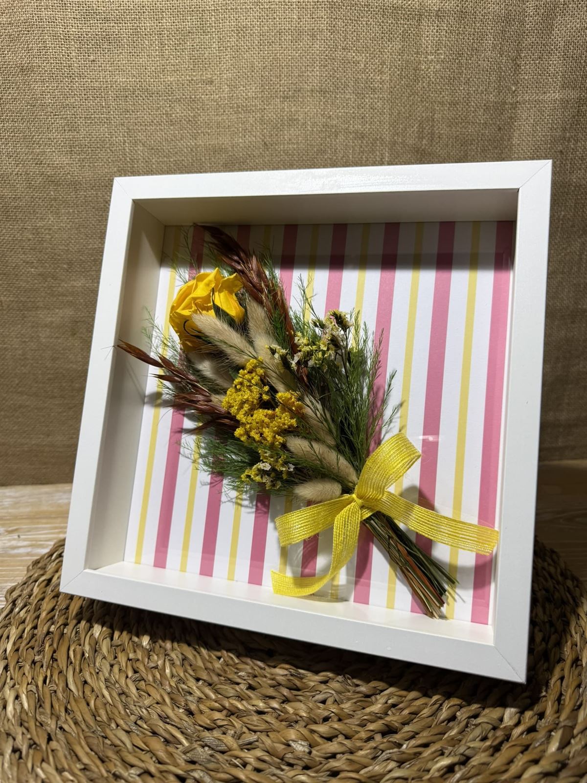 Marco en tonos amarillos - Imagen 1