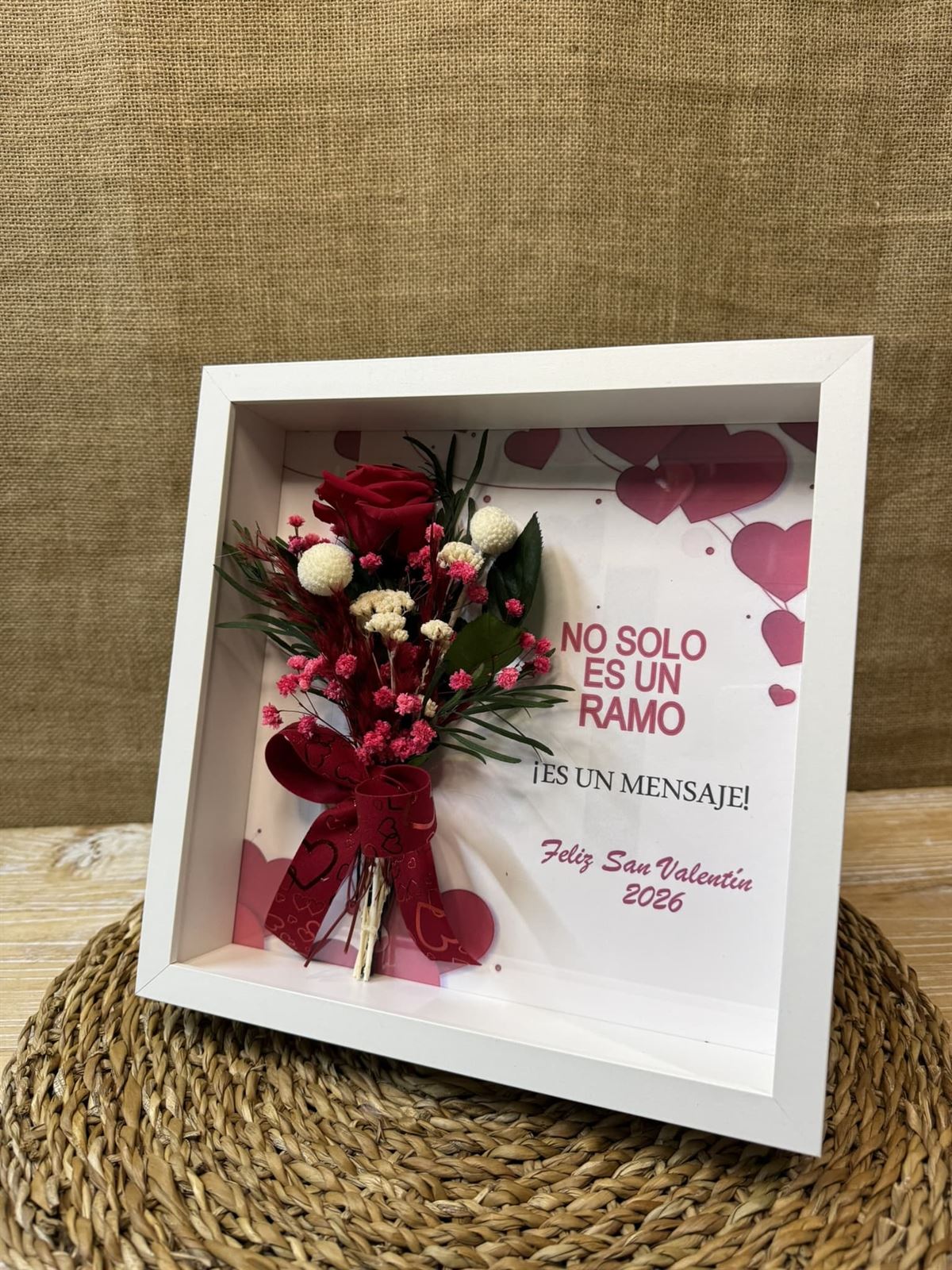 Marco en tonos rojos con frase (B) - Imagen 1