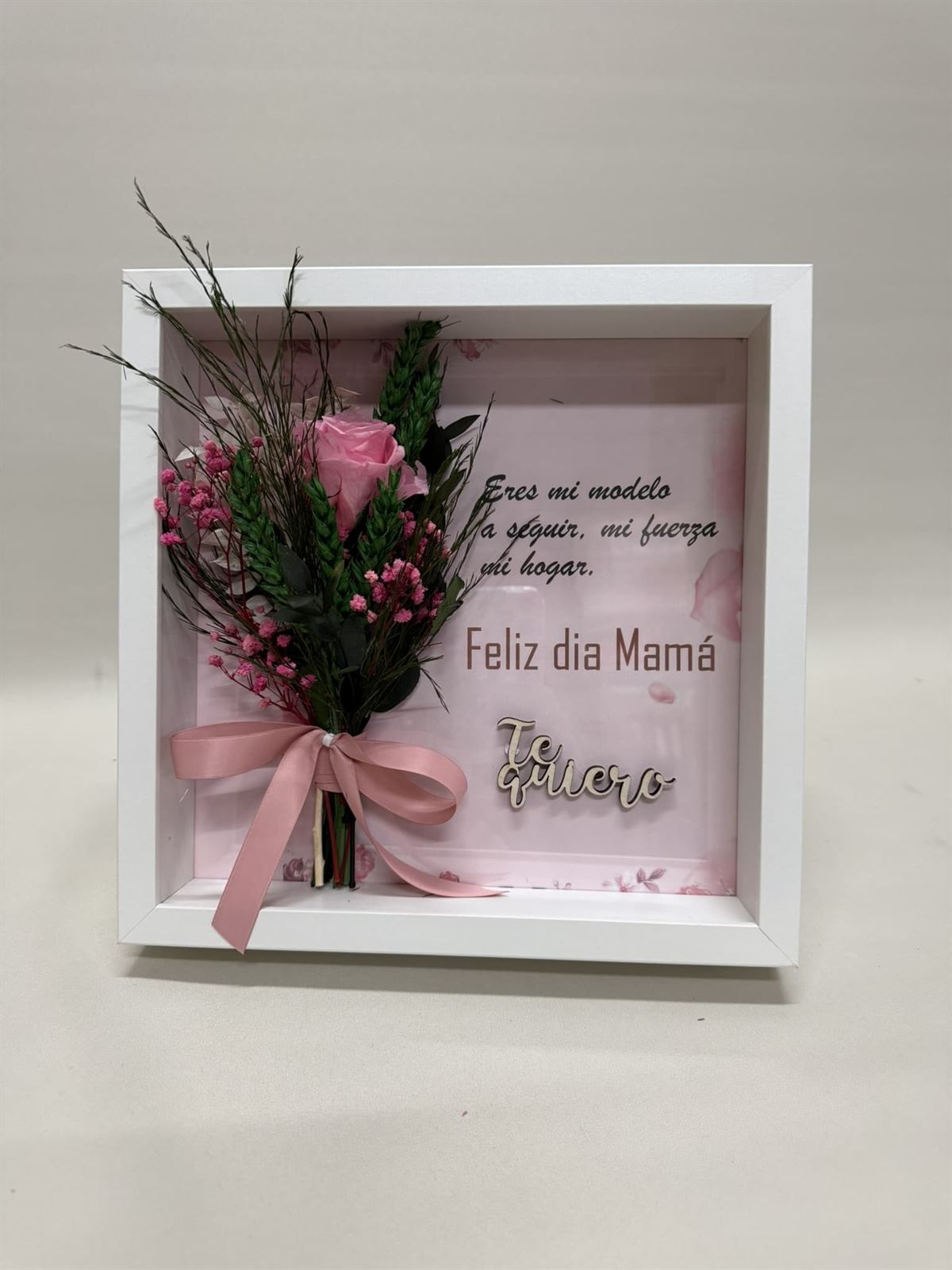 Marco en tonos rosa con frase - Imagen 1