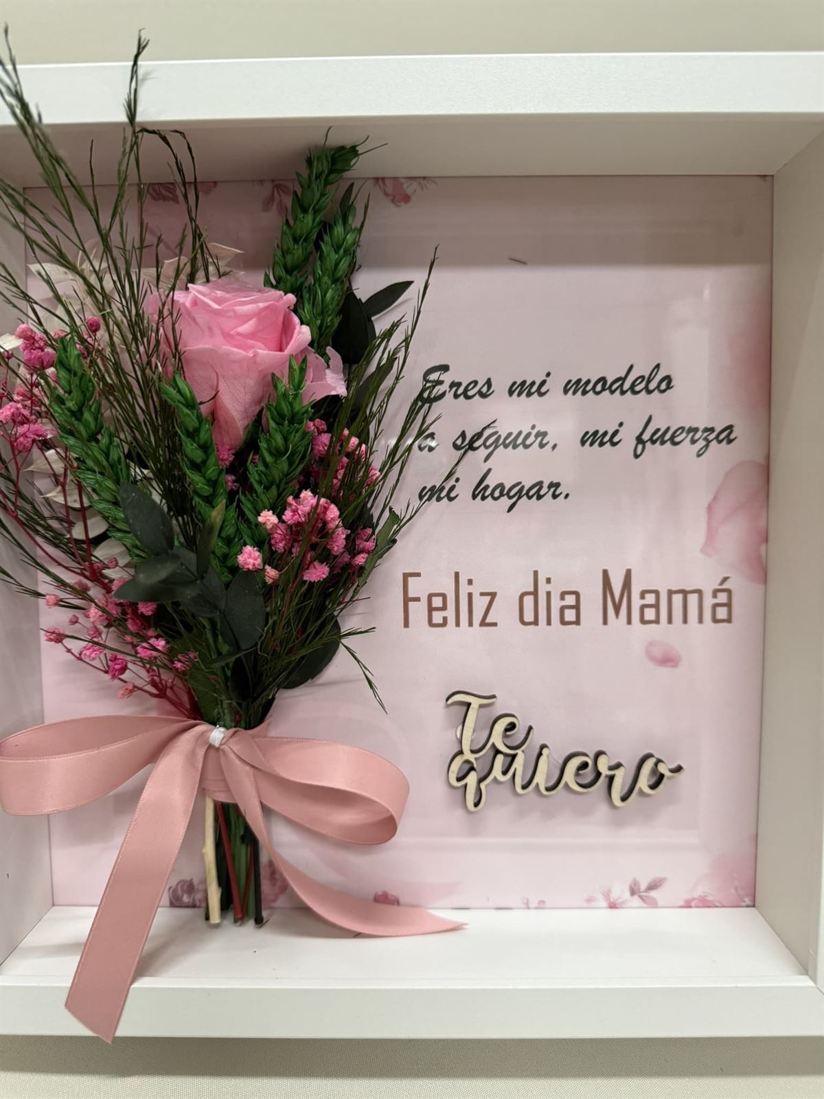 Marco en tonos rosa con frase - Imagen 3