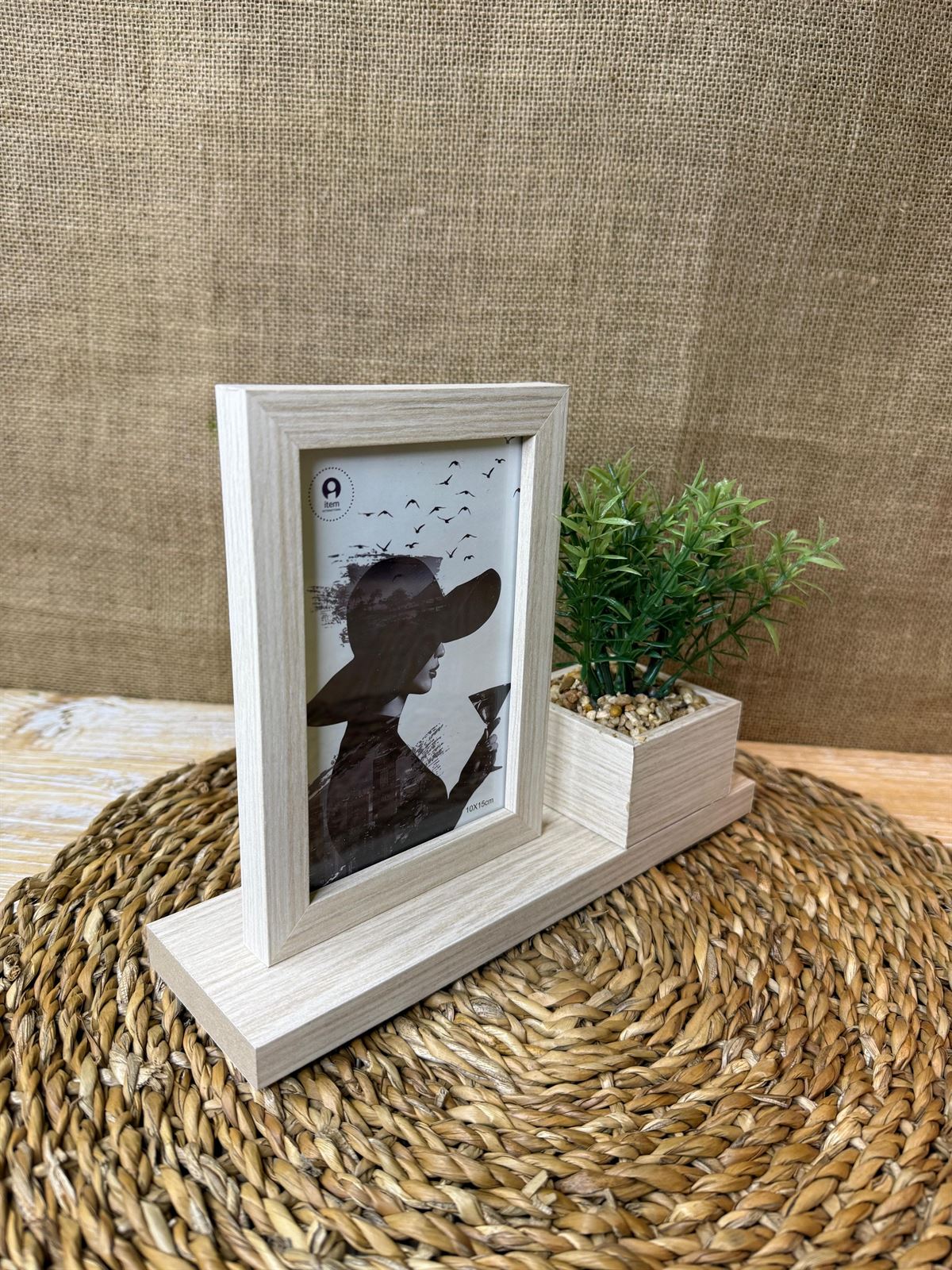 Marco foto con una planta artificial - Imagen 2