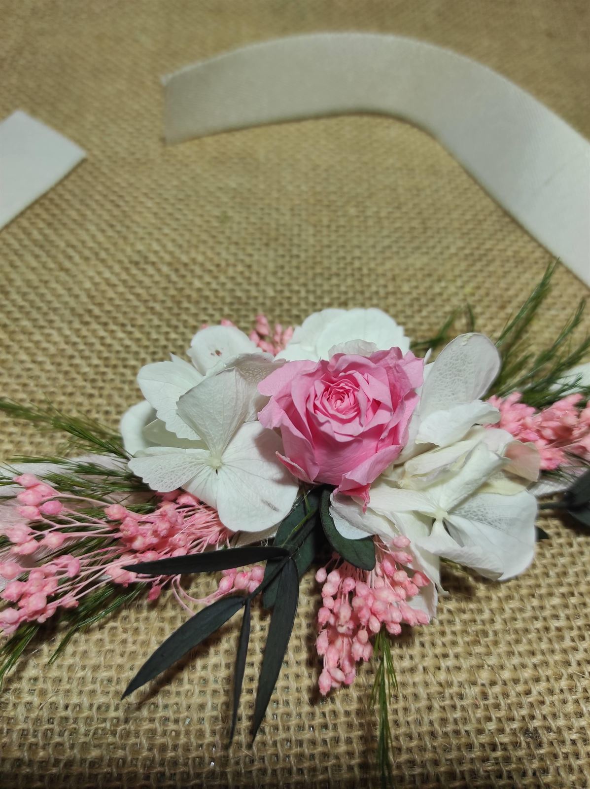 Pulsera rosa y blanco - Imagen 2