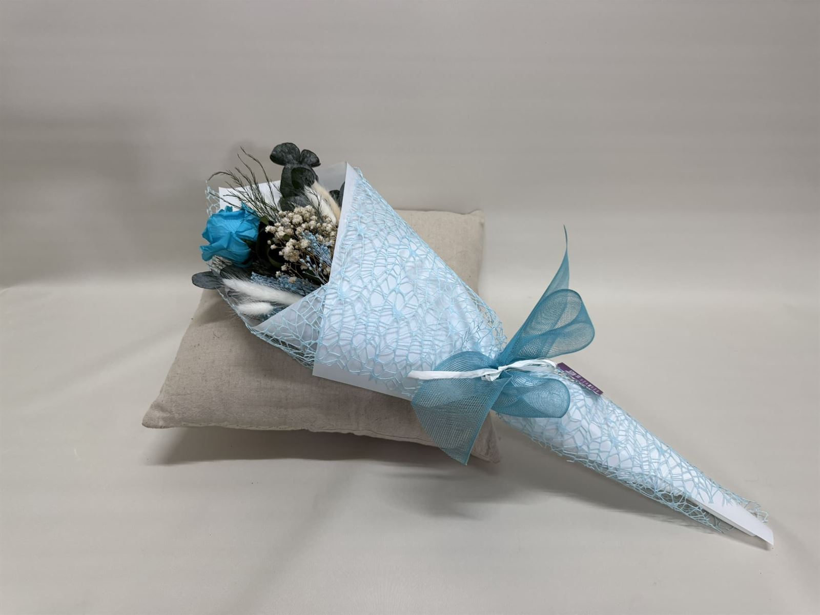 Ramo 1 rosa en tono azul - Imagen 1