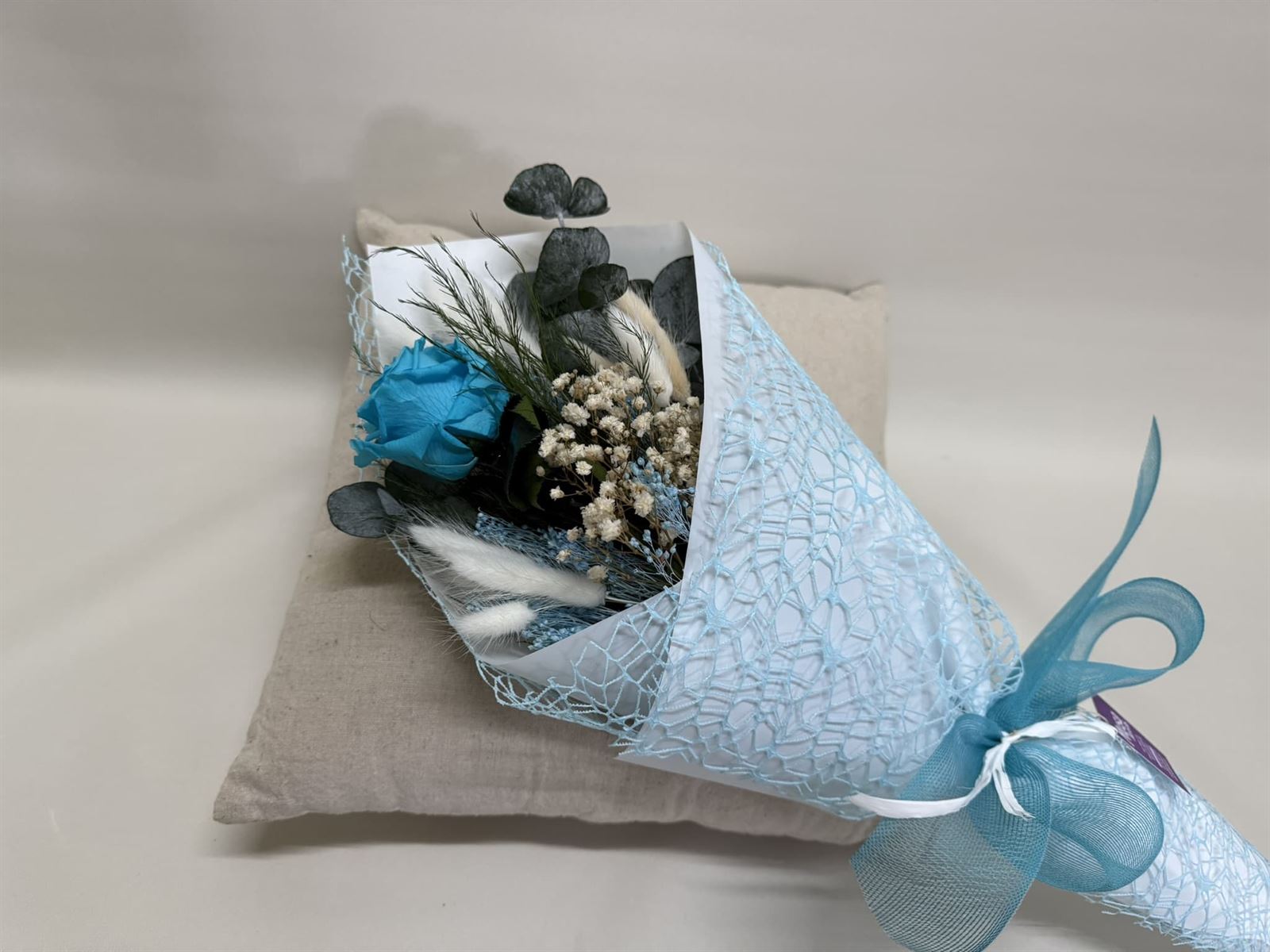 Ramo 1 rosa en tono azul - Imagen 2