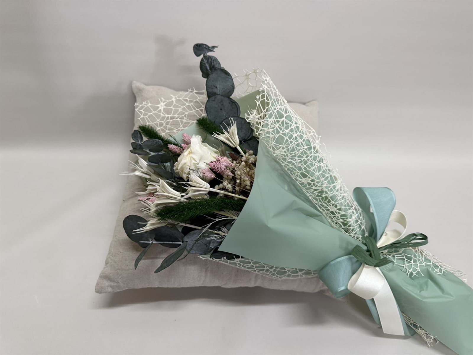 Ramo 1 rosa en tono blanco - Imagen 4