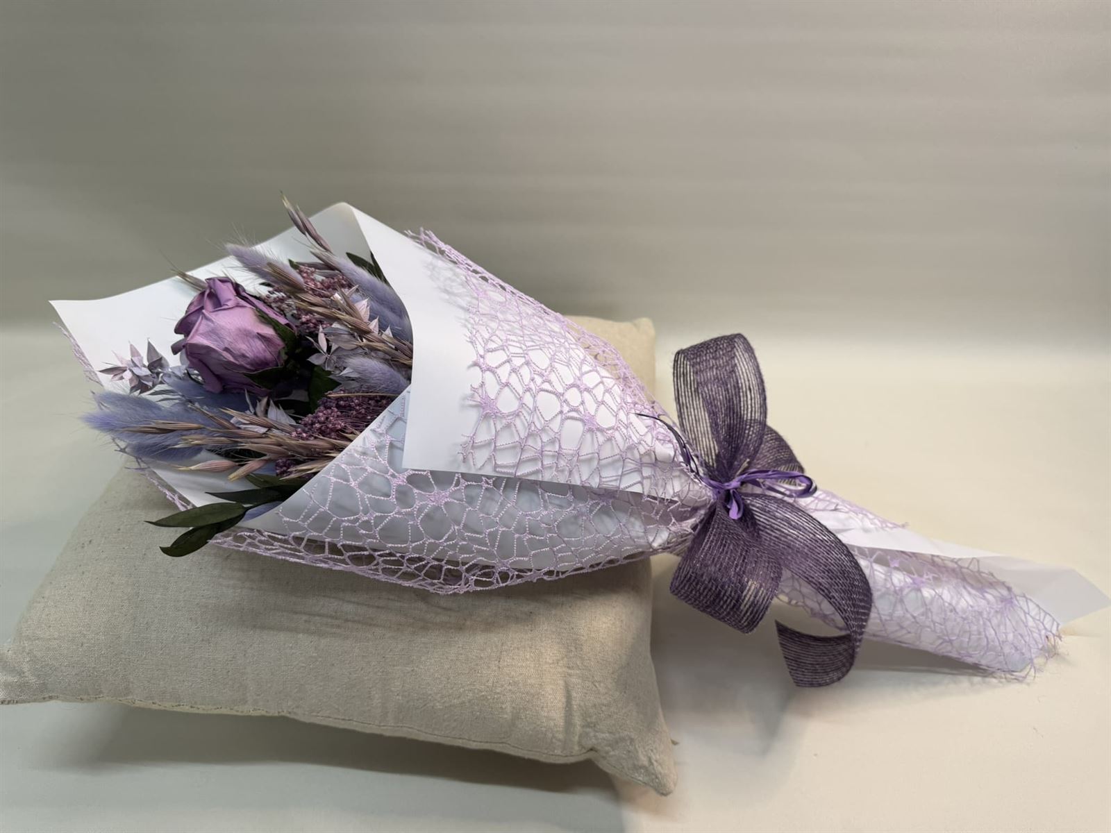 Ramo 1 rosa en tono lila - Imagen 1