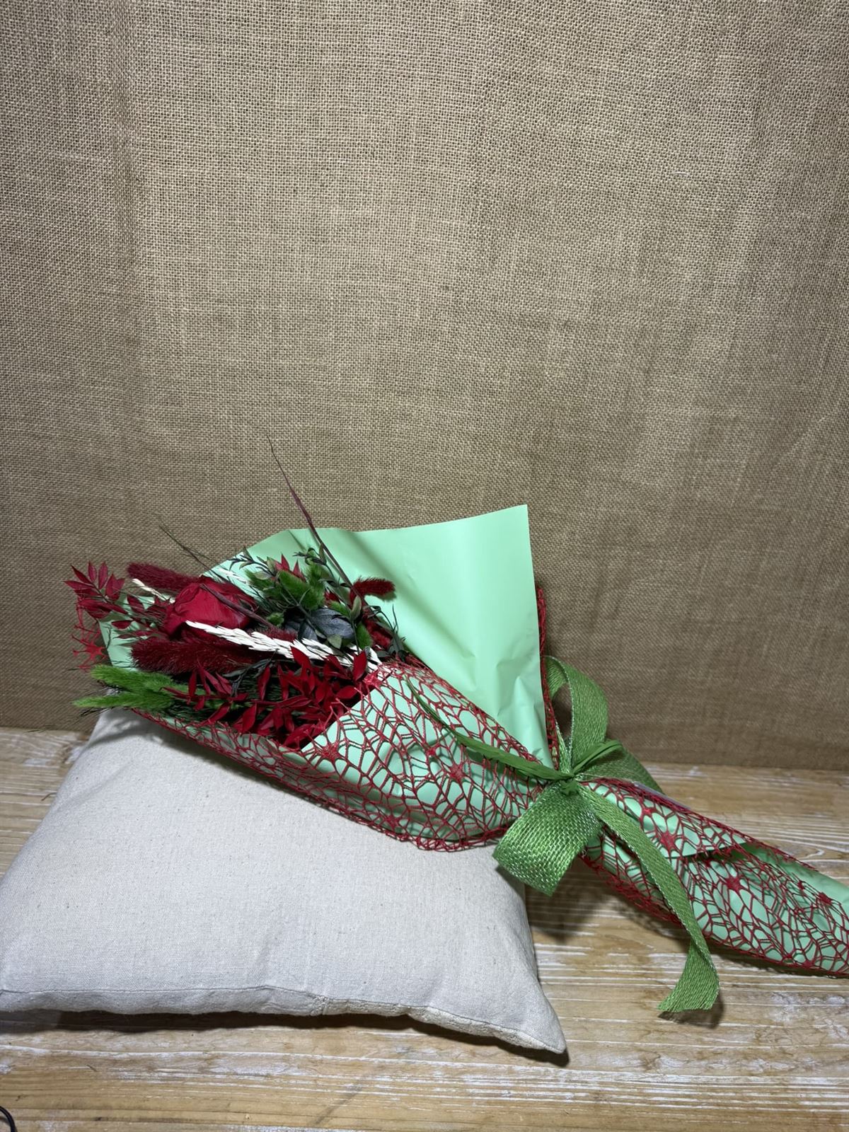 Ramo 1 rosa en tono rojo - Imagen 1