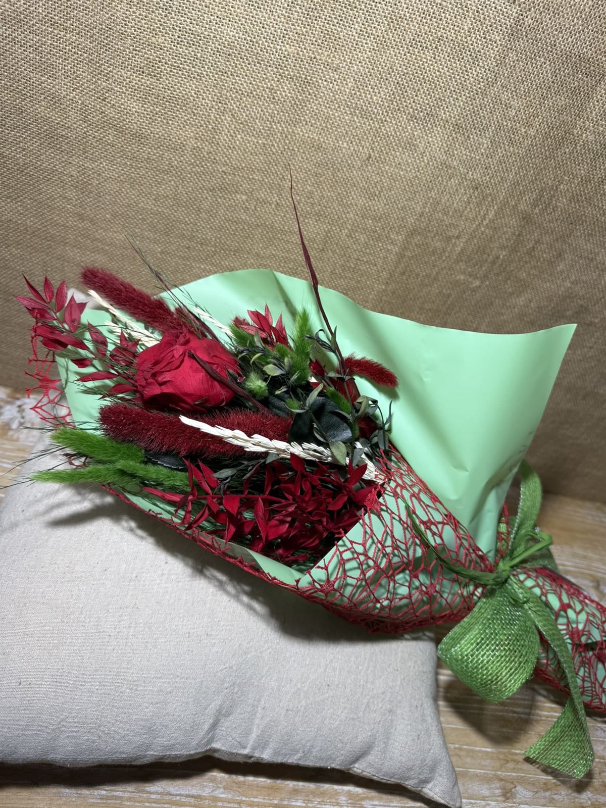 Ramo 1 rosa en tono rojo - Imagen 2