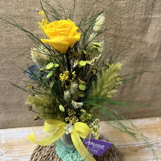 Ramo amarillo en jarrón - Imagen 2