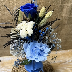 Ramo azul en jarrón - Imagen 2