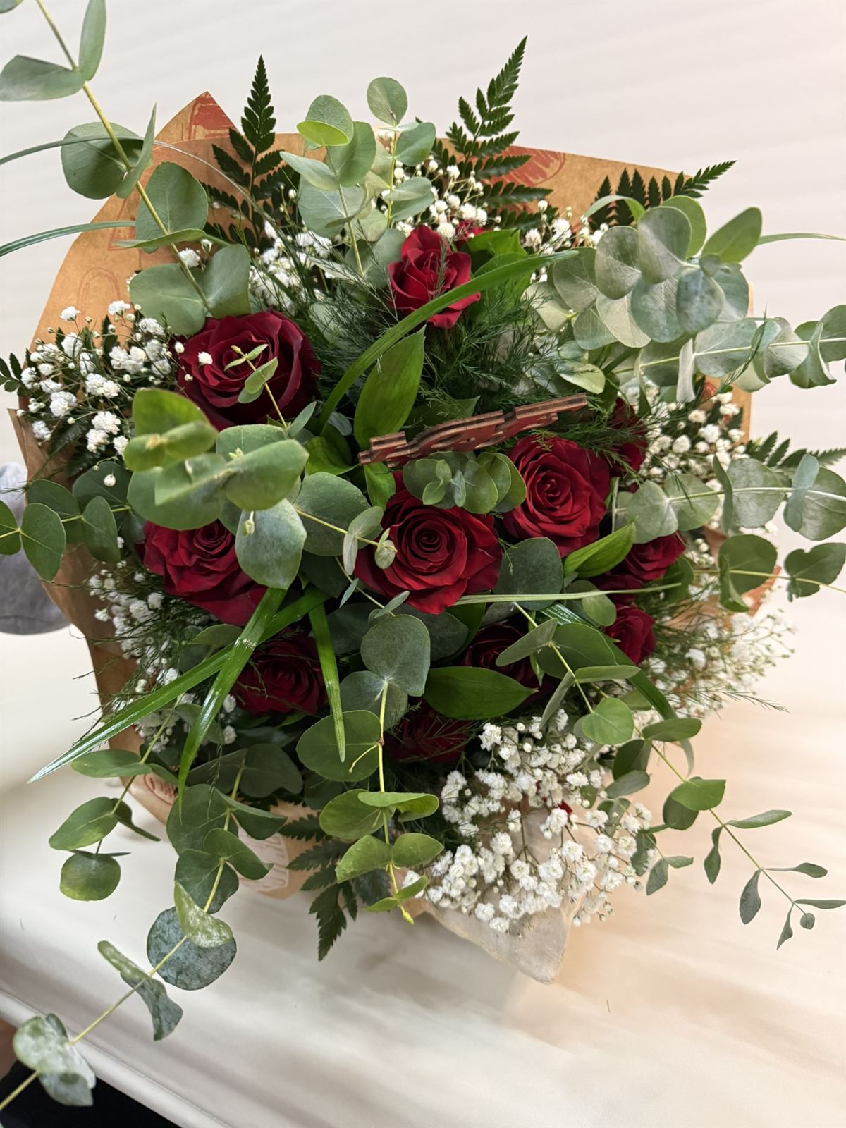 Ramo de 12 rosas rojas - Imagen 4