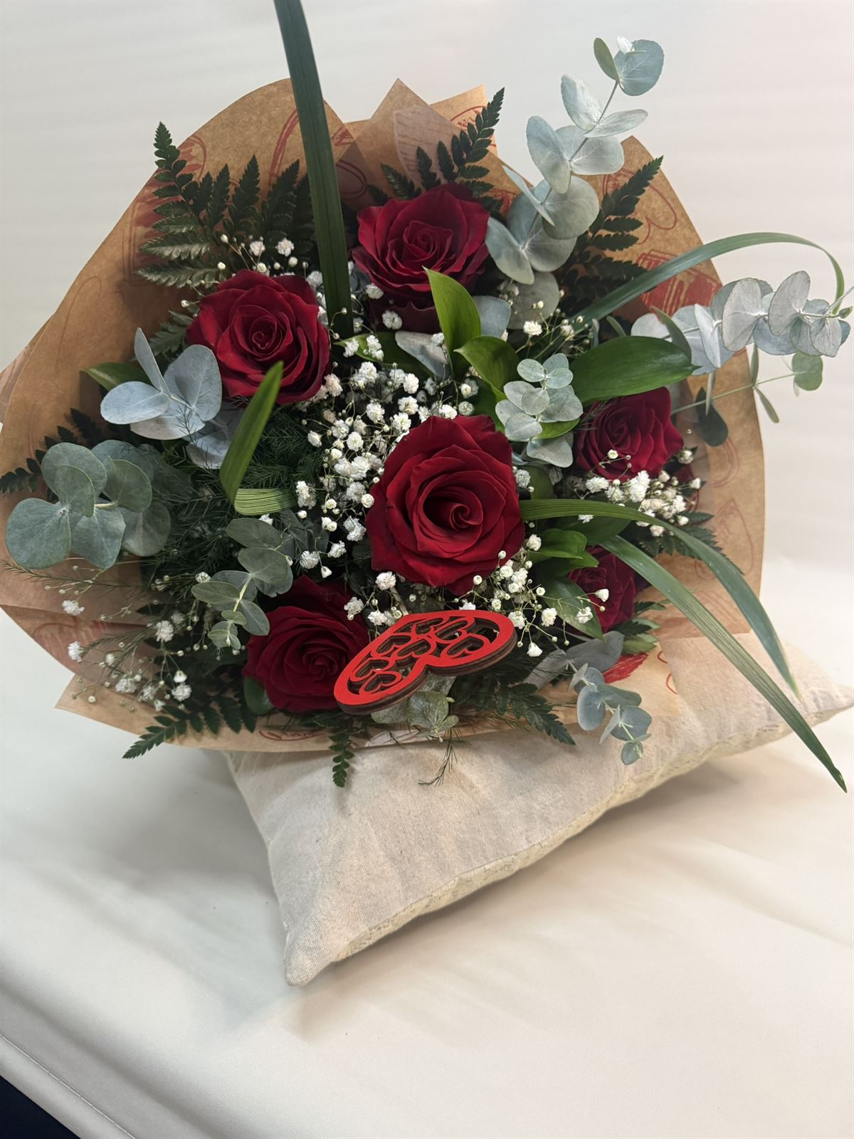 Ramo de 6 rosas rojas - Imagen 3